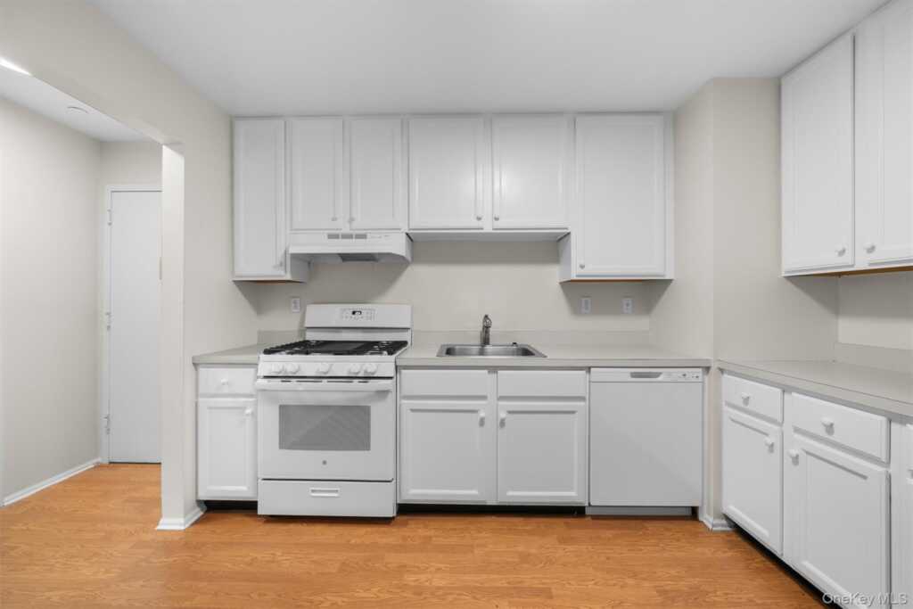 10-12 Chestnut Street, Unit #B208, Suffern, NY 10901 - Photo 7 of 29