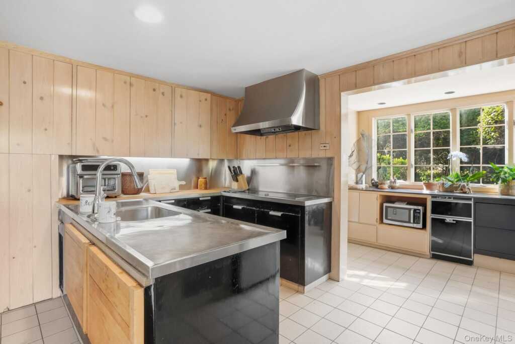 162 Kirby Lane, Rye, NY 10580 - Photo 11 of 38