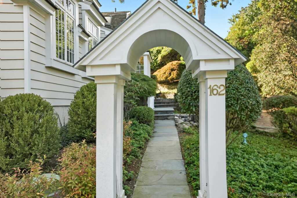 162 Kirby Lane, Rye, NY 10580 - Photo 5 of 38