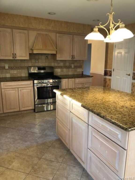 1 Anna Court, Stony Point, NY 10980 - Photo 12 of 28