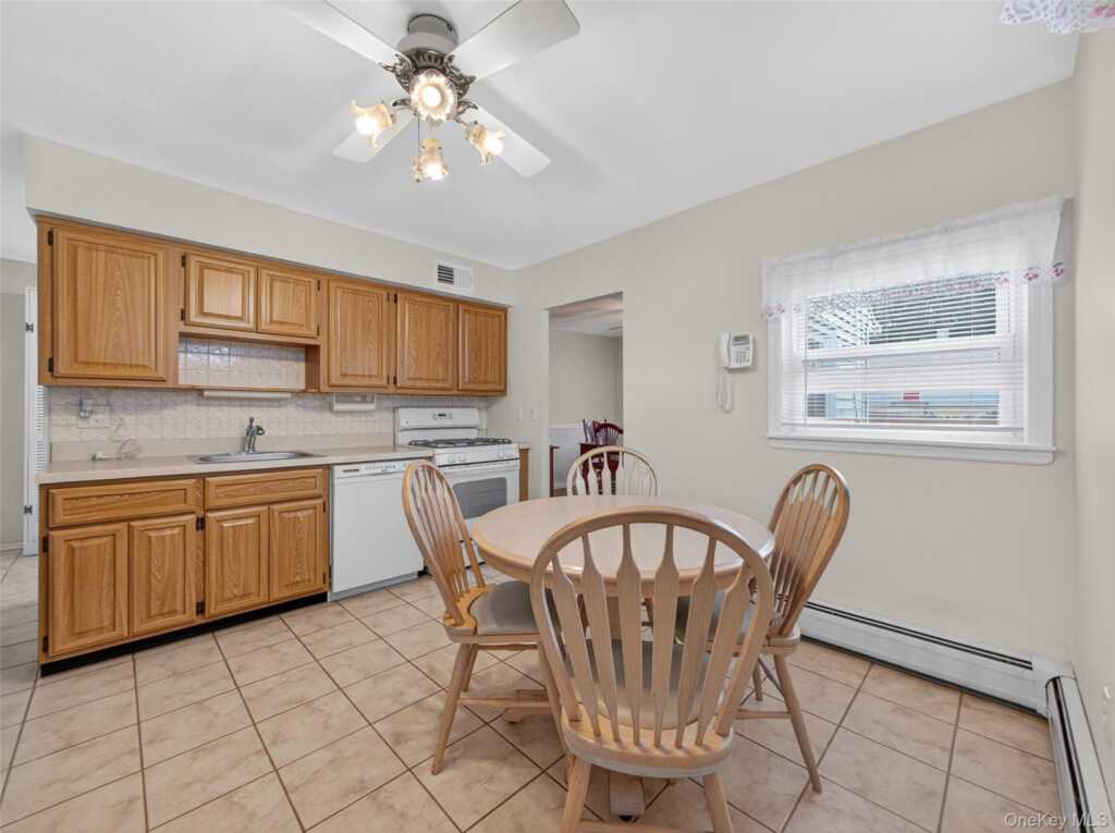 14 Staubitz Avenue, Pearl River, NY 10965 - Photo 10 of 35