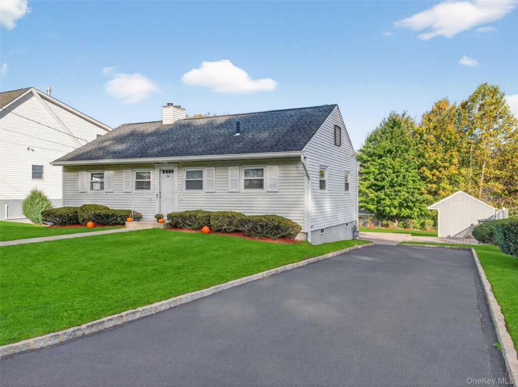 14 Staubitz Avenue, Pearl River, NY 10965 - Photo 2 of 35