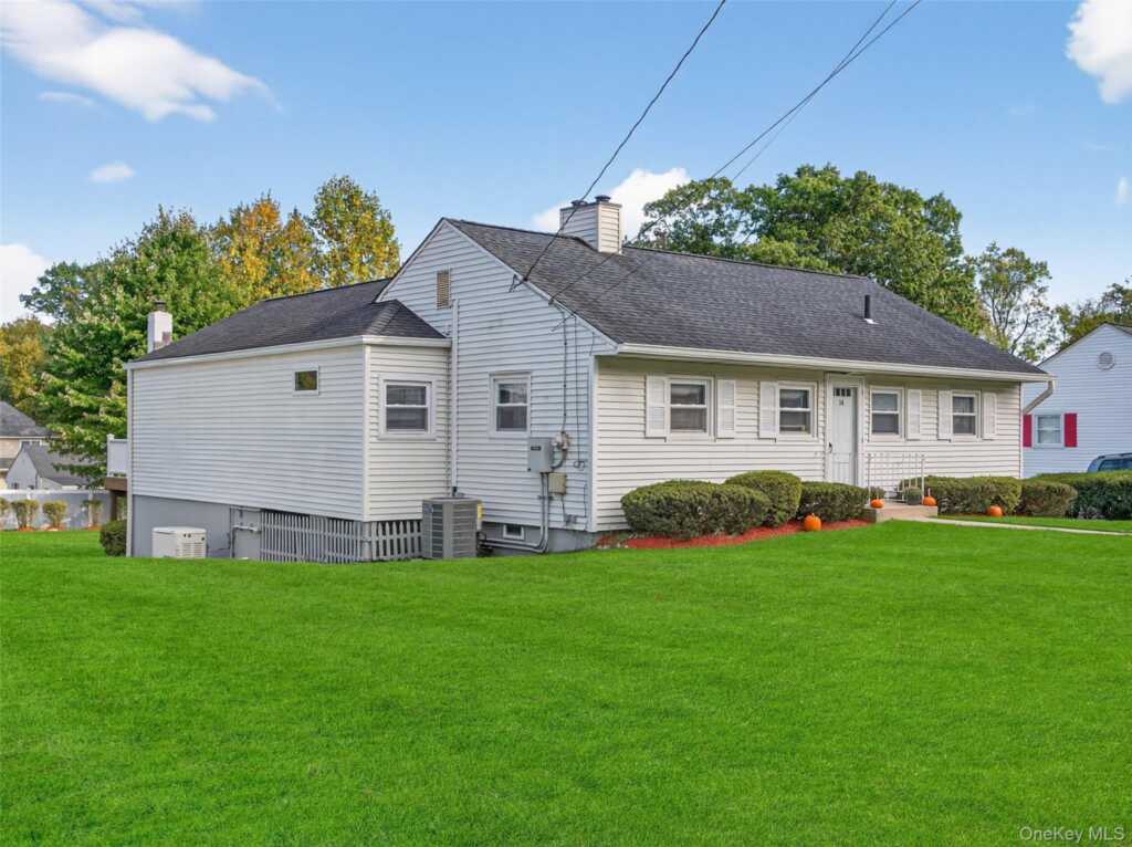 14 Staubitz Avenue, Pearl River, NY 10965 - Photo 3 of 35