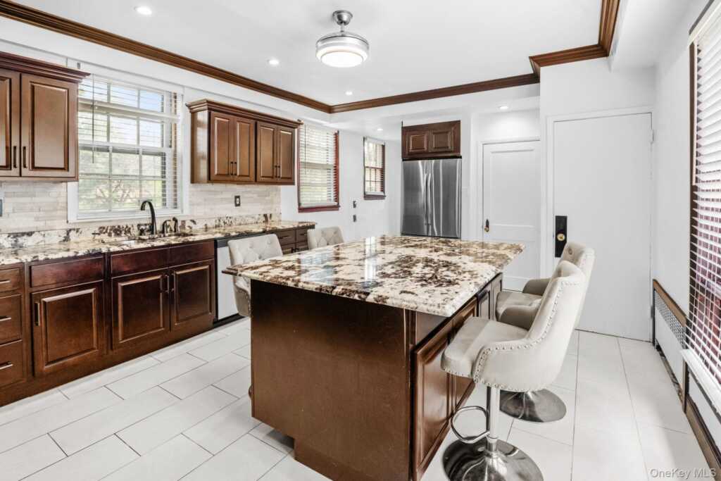 72 Hamilton Avenue, New Rochelle, NY 10801 - Photo 10 of 28