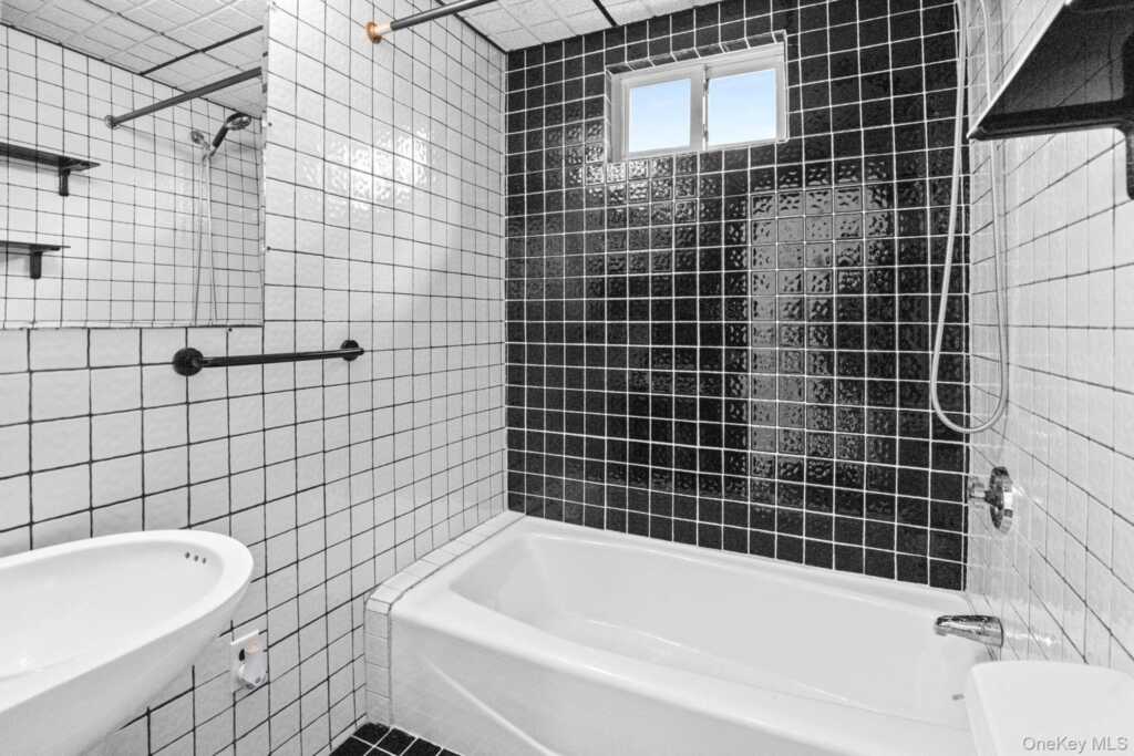 72 Hamilton Avenue, New Rochelle, NY 10801 - Photo 11 of 28