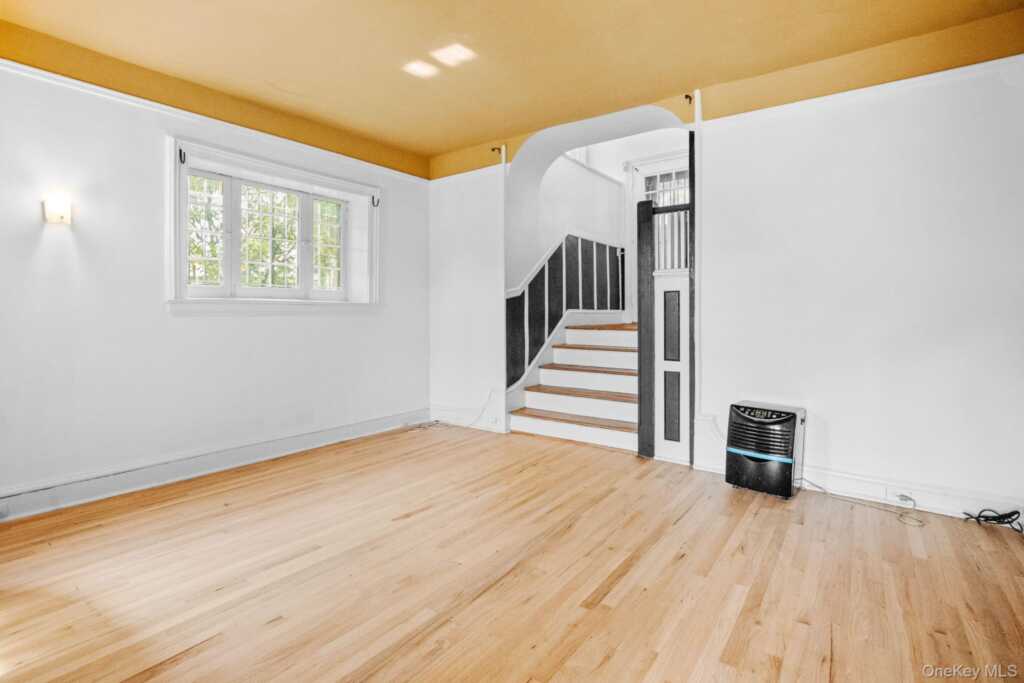 72 Hamilton Avenue, New Rochelle, NY 10801 - Photo 3 of 28