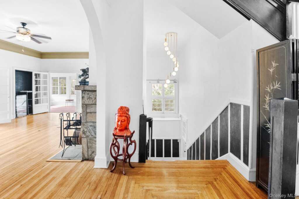 72 Hamilton Avenue, New Rochelle, NY 10801 - Photo 4 of 28