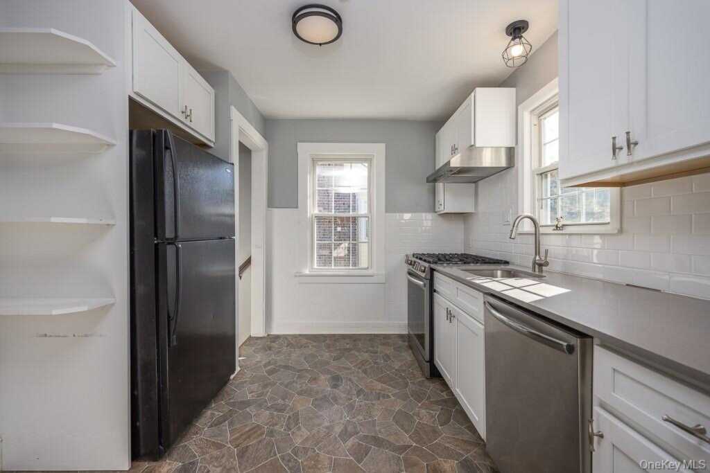 99 Washington Avenue, Pearl River, NY 10965 - Photo 11 of 25