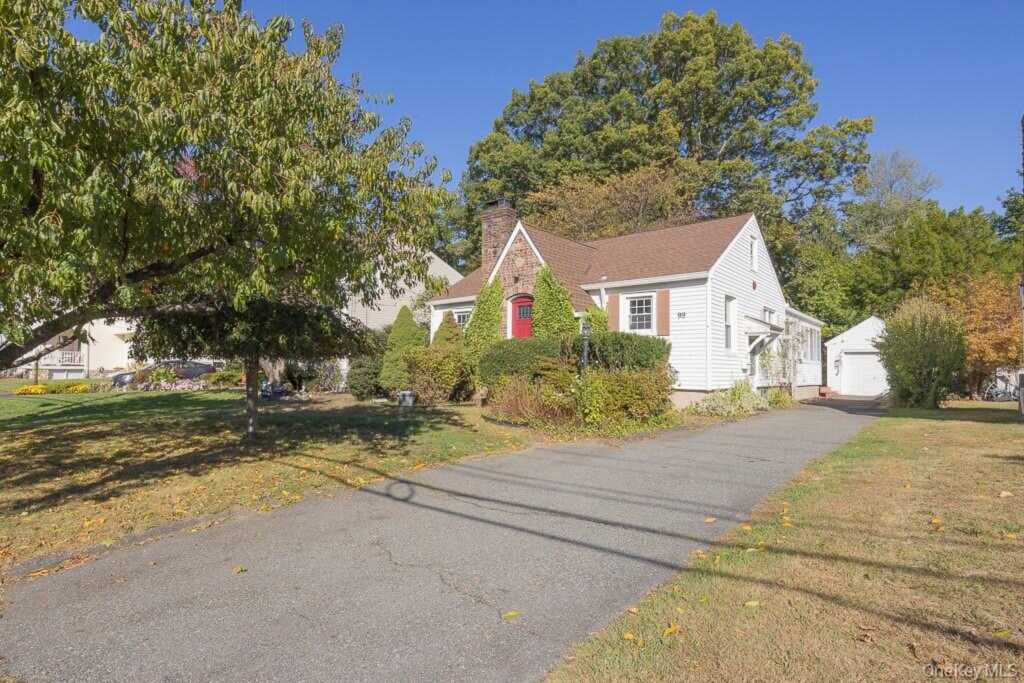 99 Washington Avenue, Pearl River, NY 10965 - Photo 2 of 25