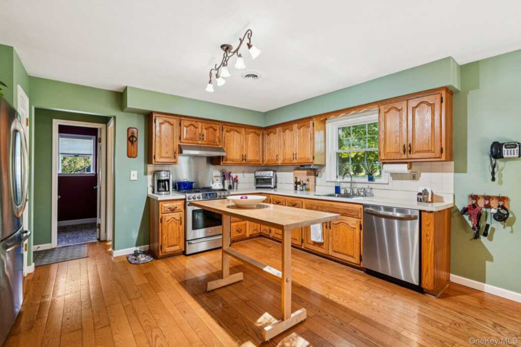 319 Bliss Lane, Valley Cottage, NY 10989 - Photo 14 of 43