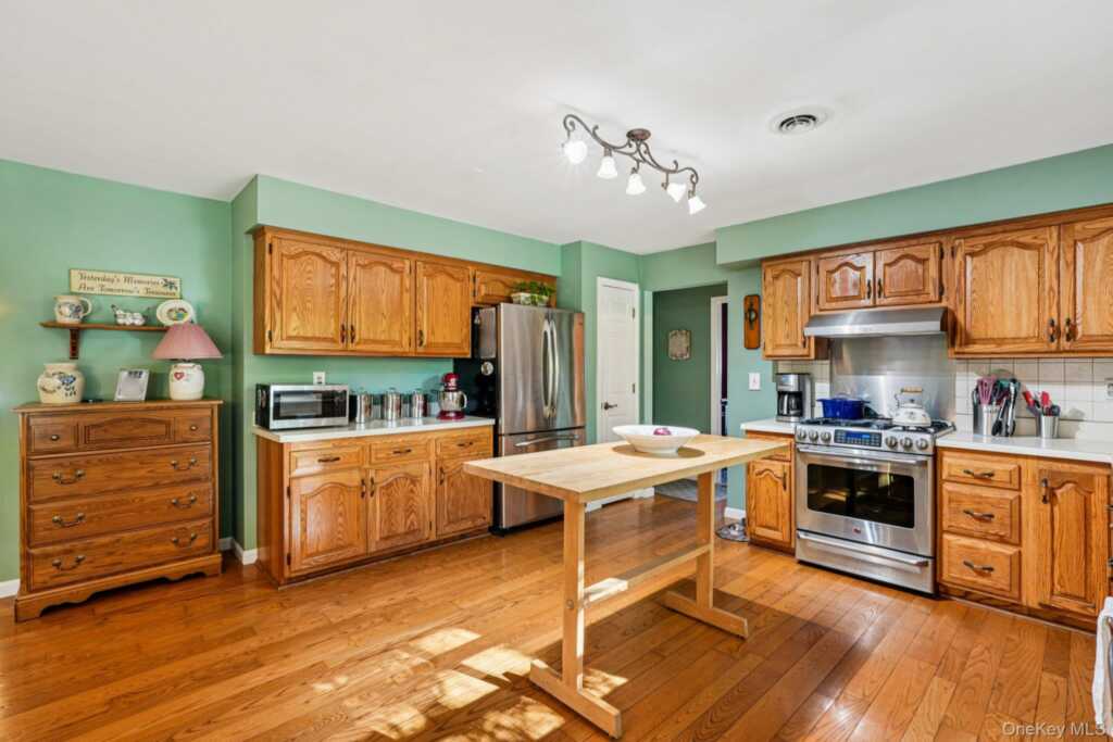 319 Bliss Lane, Valley Cottage, NY 10989 - Photo 15 of 43