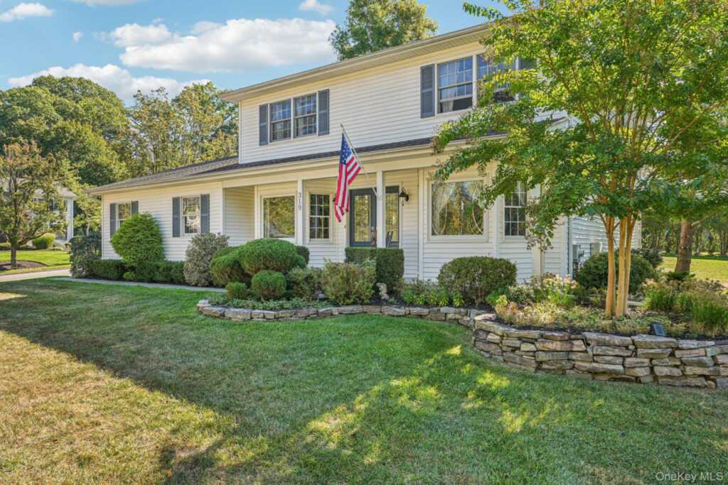 319 Bliss Lane, Valley Cottage, NY 10989 - Photo 4 of 43
