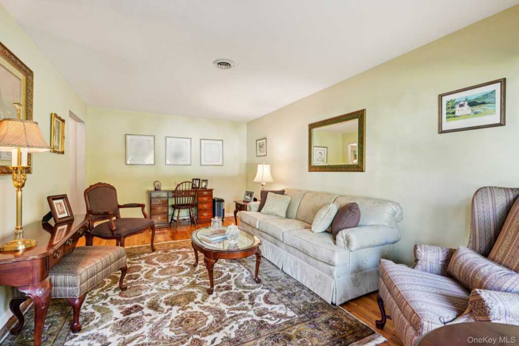 319 Bliss Lane, Valley Cottage, NY 10989 - Photo 5 of 43