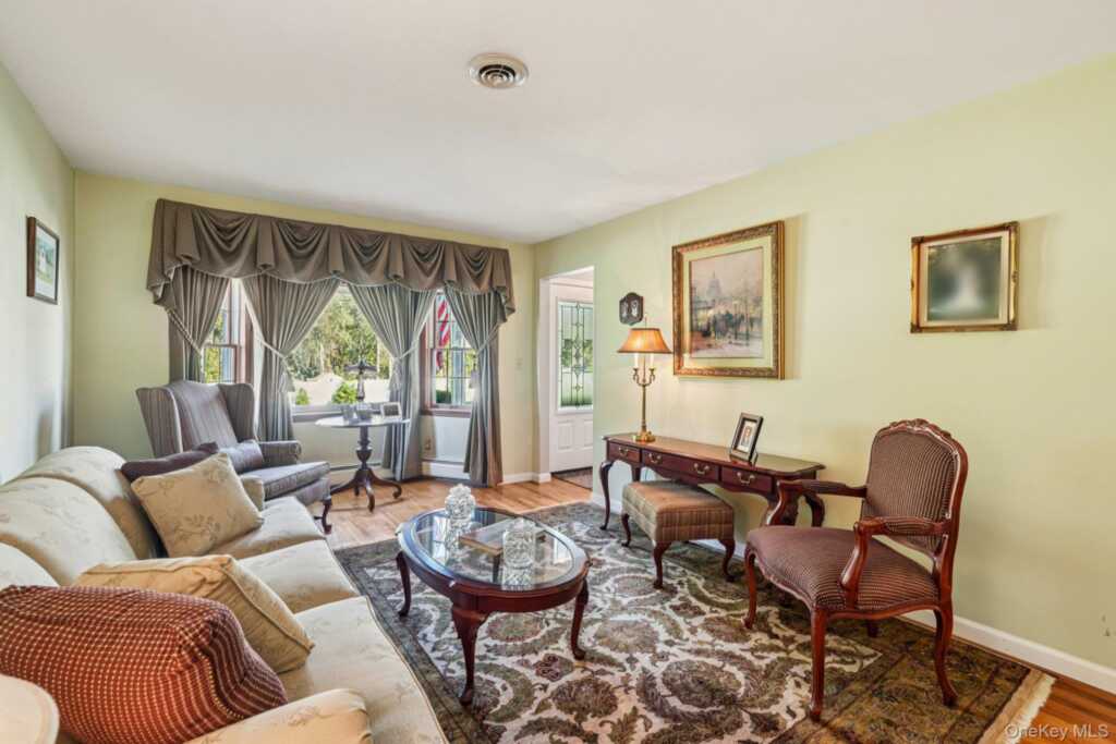 319 Bliss Lane, Valley Cottage, NY 10989 - Photo 6 of 43