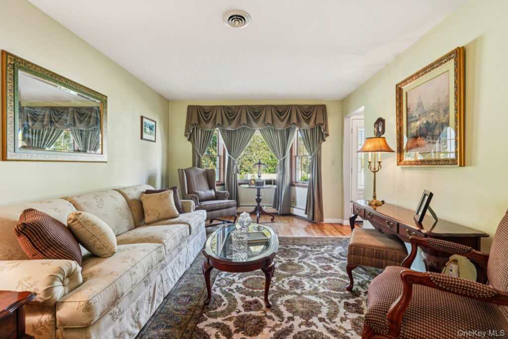 319 Bliss Lane, Valley Cottage, NY 10989 - Photo 7 of 43