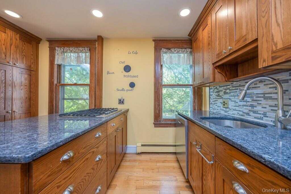 167 Main Street, Pearl River, NY 10965 - Photo 10 of 34
