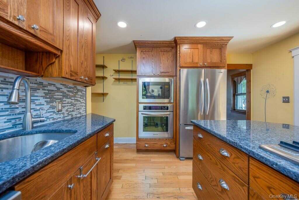 167 Main Street, Pearl River, NY 10965 - Photo 11 of 34