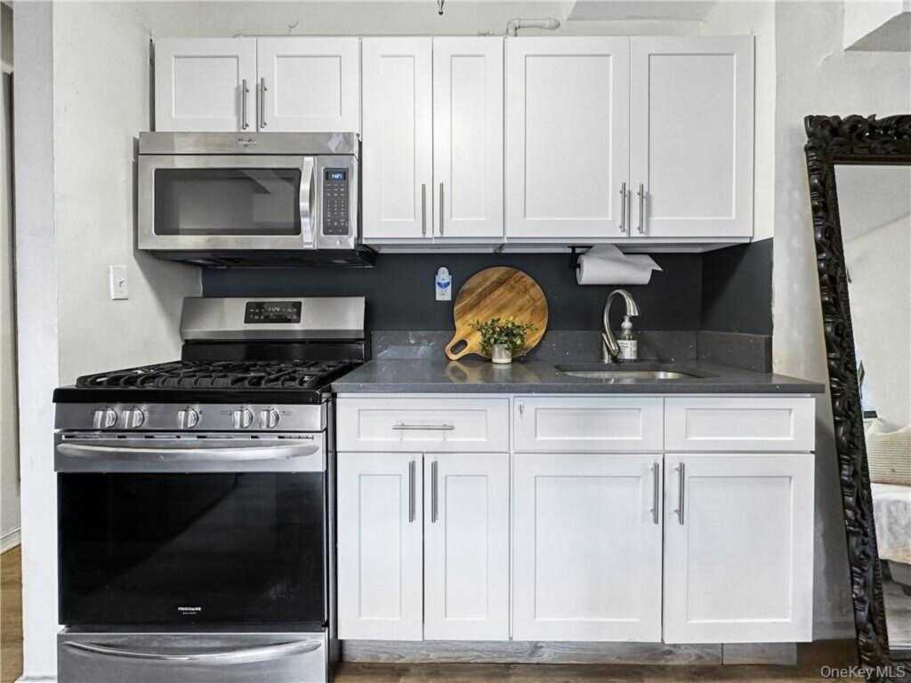 10 Franklin Avenue, Unit #1EFF, White Plains, NY 10601 - Photo 4 of 13