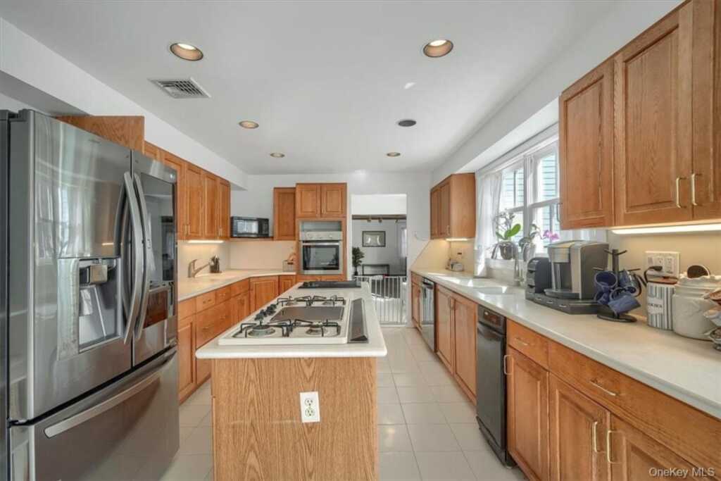 10 High Tor Road, New City, NY 10956 - Photo 11 of 35