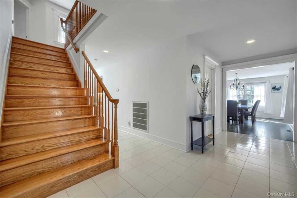 10 High Tor Road, New City, NY 10956 - Photo 4 of 35