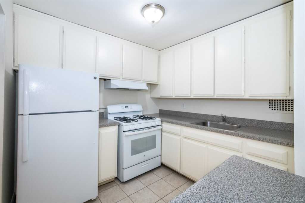 15 Lake Street, Unit #2-D, White Plains, NY 10603 - Photo 4 of 10