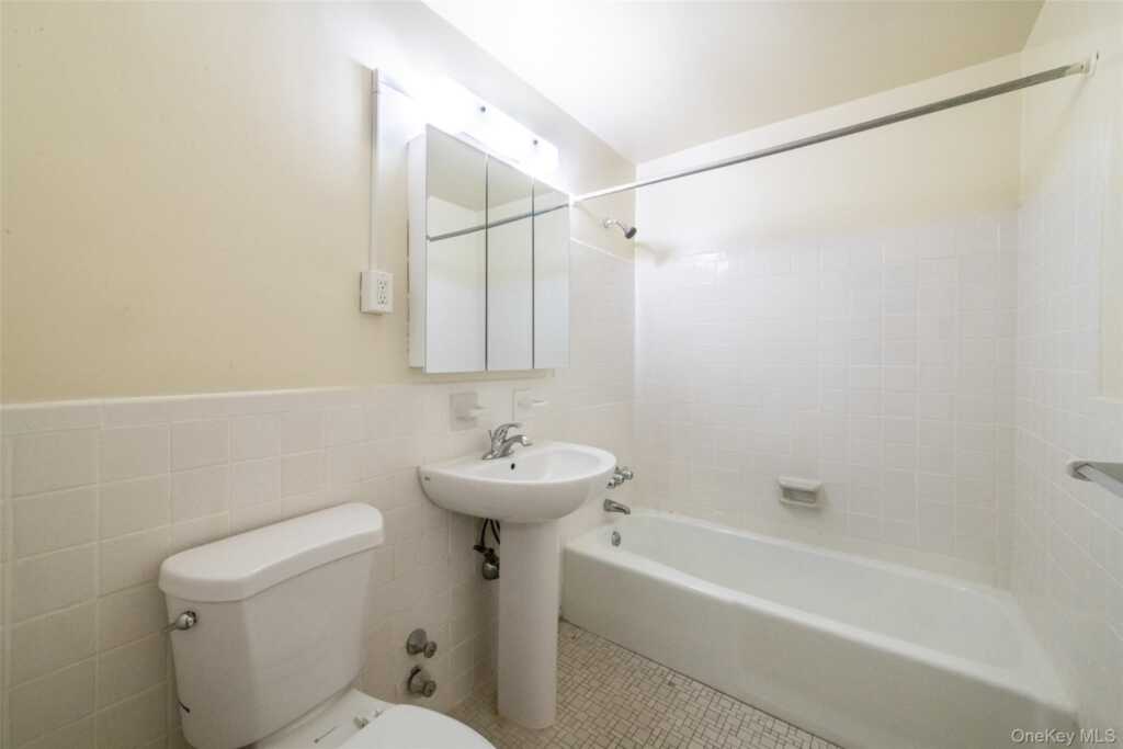 15 Lake Street, Unit #2-D, White Plains, NY 10603 - Photo 5 of 10