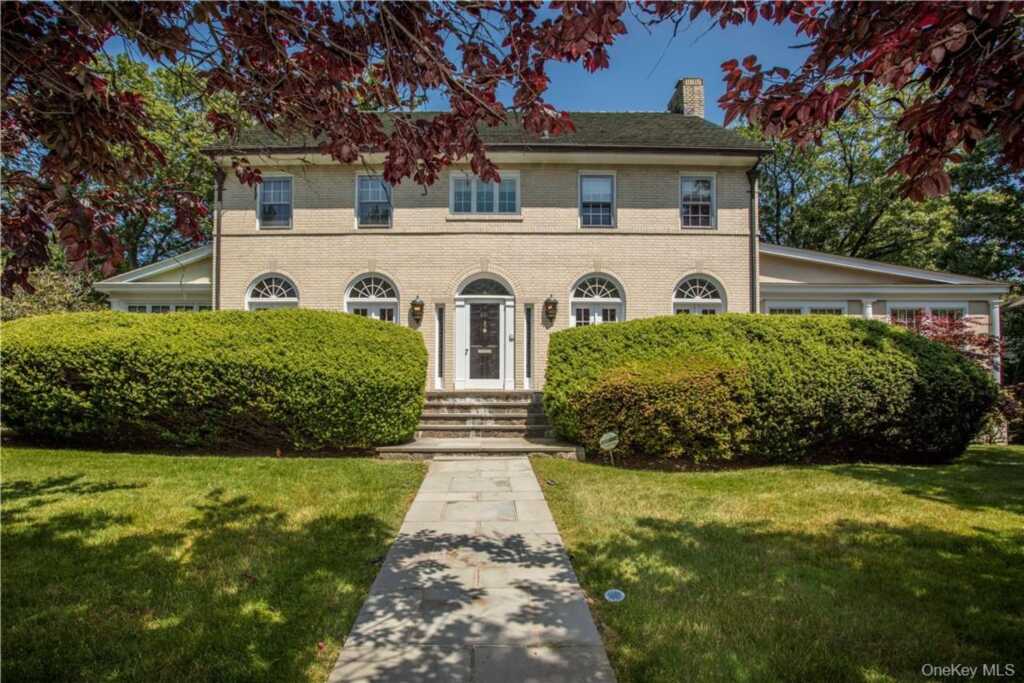 451 Beechmont Drive, New Rochelle, NY 10804