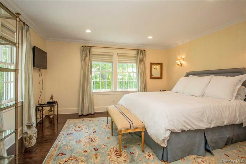451 Beechmont Drive, New Rochelle, NY 10804 - Photo 11 of 30
