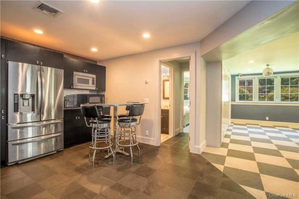451 Beechmont Drive, New Rochelle, NY 10804 - Photo 21 of 30