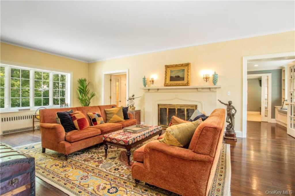 451 Beechmont Drive, New Rochelle, NY 10804 - Photo 8 of 30