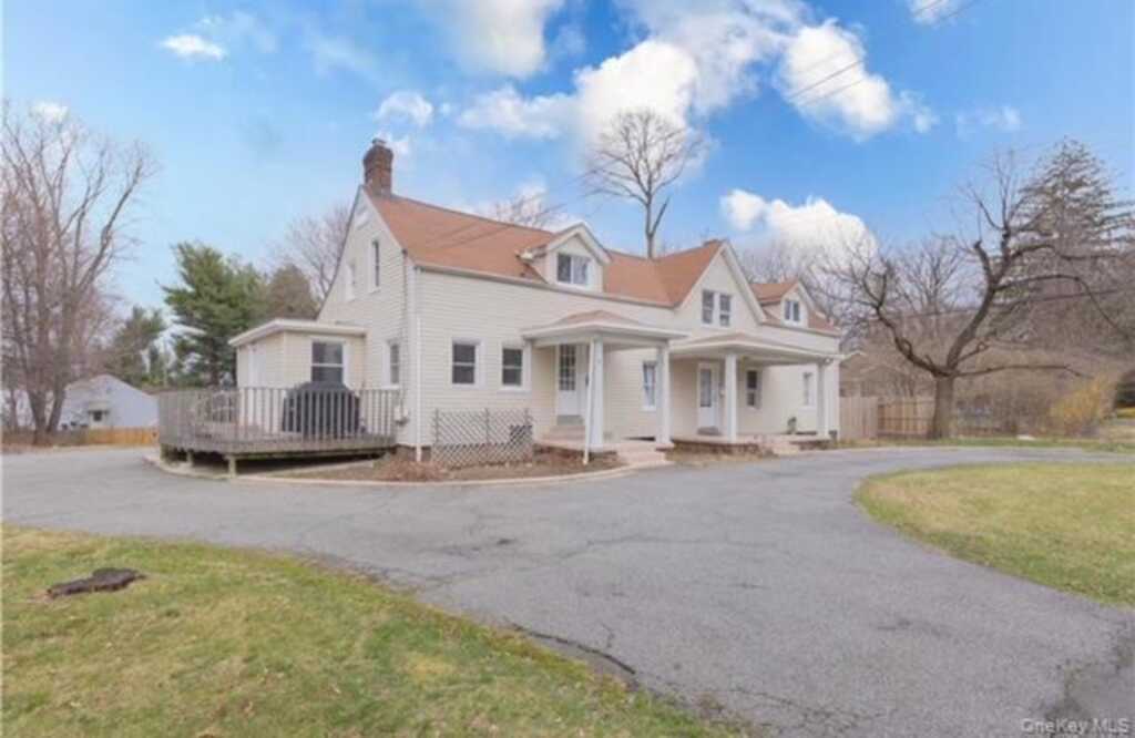 2 Rockland Avenue, Nanuet, NY 10954