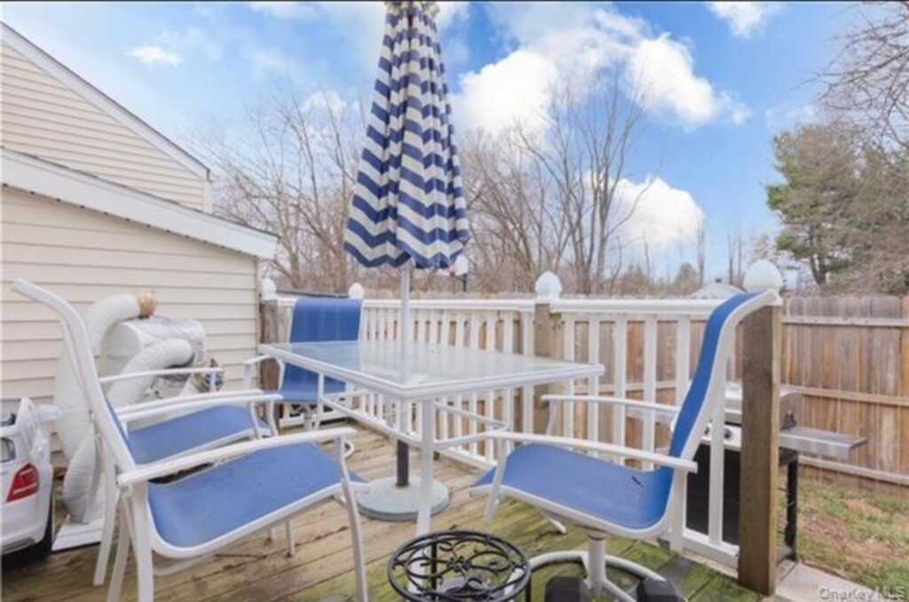 2 Rockland Avenue, Nanuet, NY 10954 - Photo 3 of 15