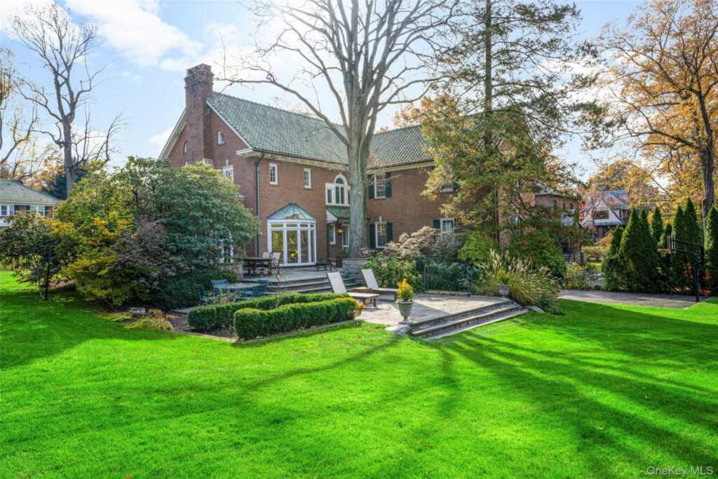 290 Overlook Road, New Rochelle, NY 10804 - Photo 27 of 38