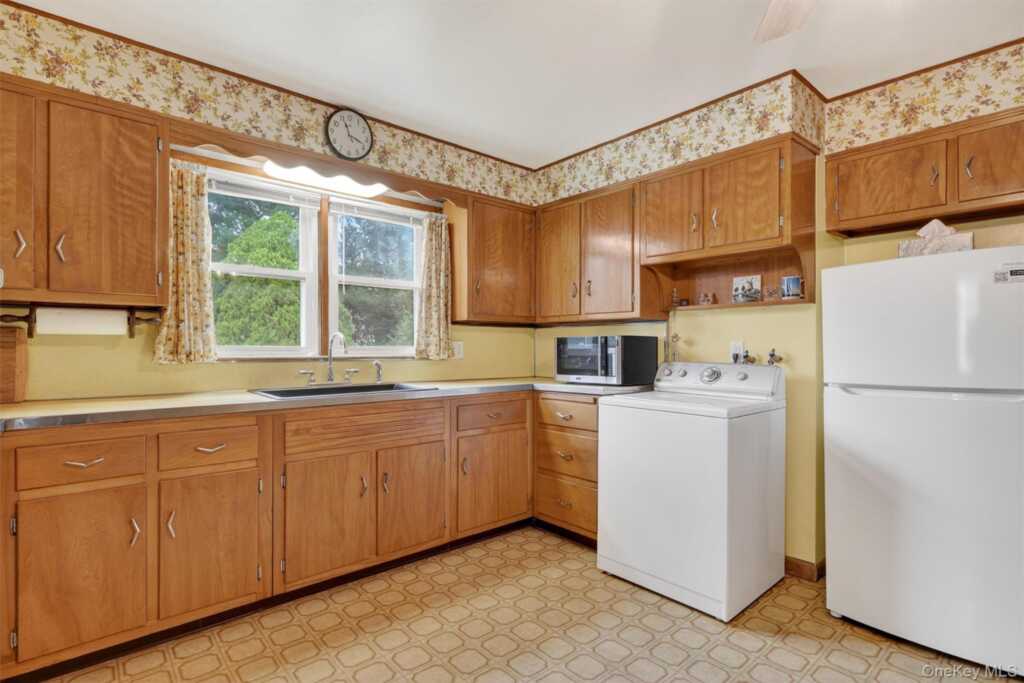 96 Inwood Avenue, Rye, NY 10573 - Photo 6 of 31