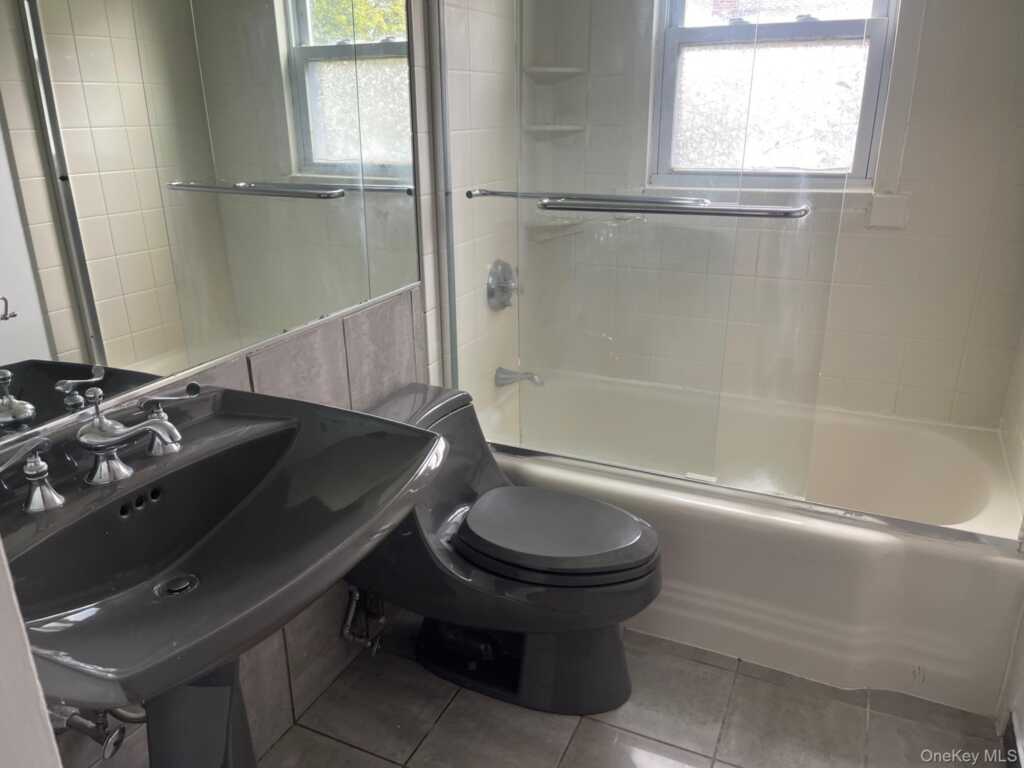 66 Laron Drive, New Rochelle, NY 10804 - Photo 12 of 28