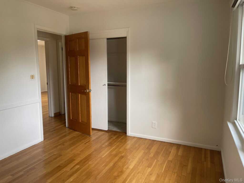 66 Laron Drive, New Rochelle, NY 10804 - Photo 13 of 28