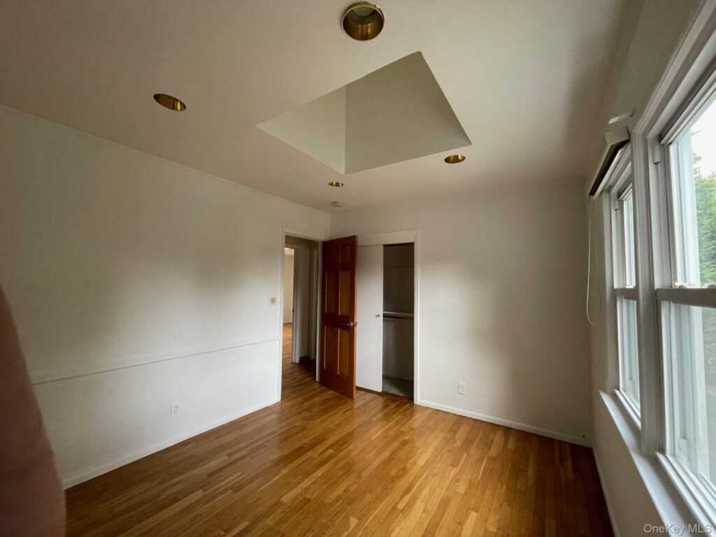 66 Laron Drive, New Rochelle, NY 10804 - Photo 17 of 28