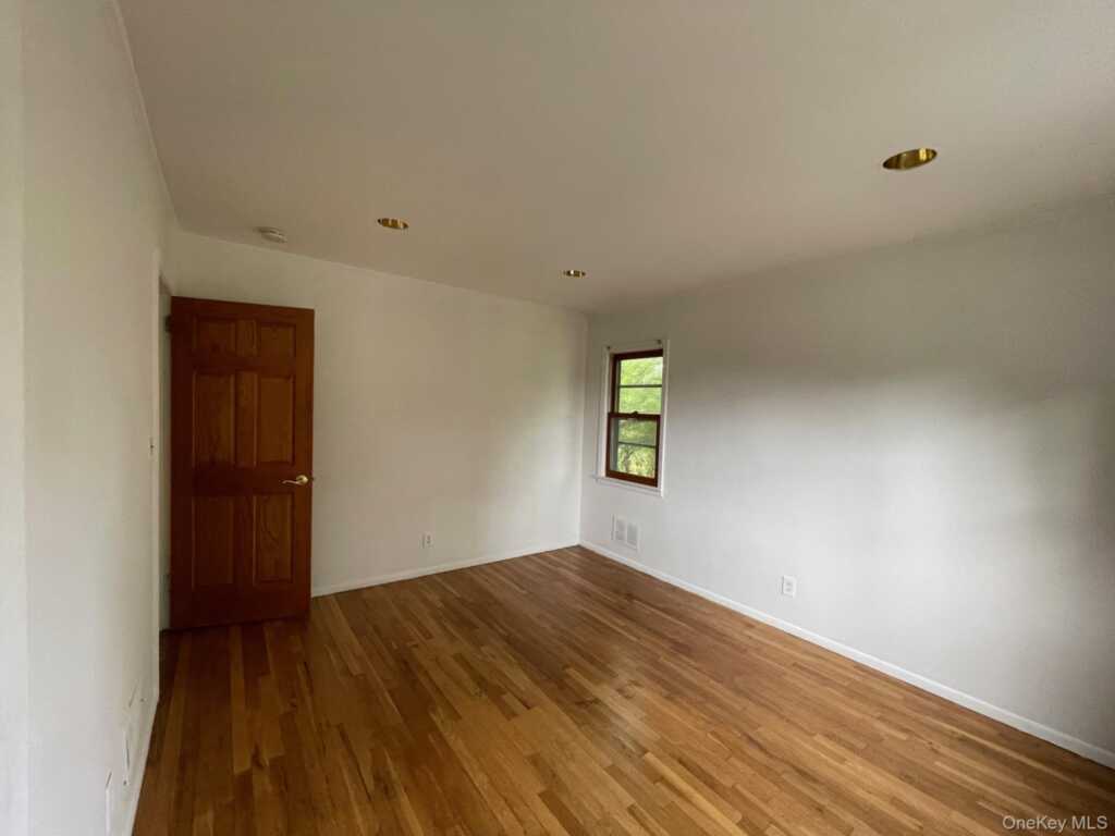 66 Laron Drive, New Rochelle, NY 10804 - Photo 19 of 28