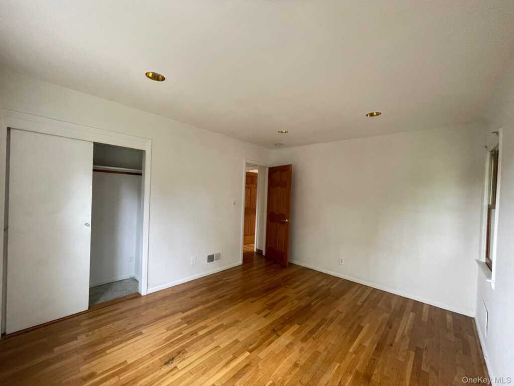 66 Laron Drive, New Rochelle, NY 10804 - Photo 20 of 28