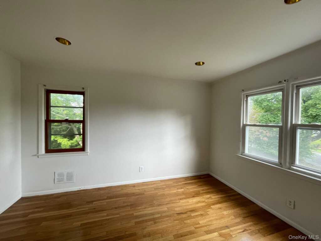 66 Laron Drive, New Rochelle, NY 10804 - Photo 22 of 28