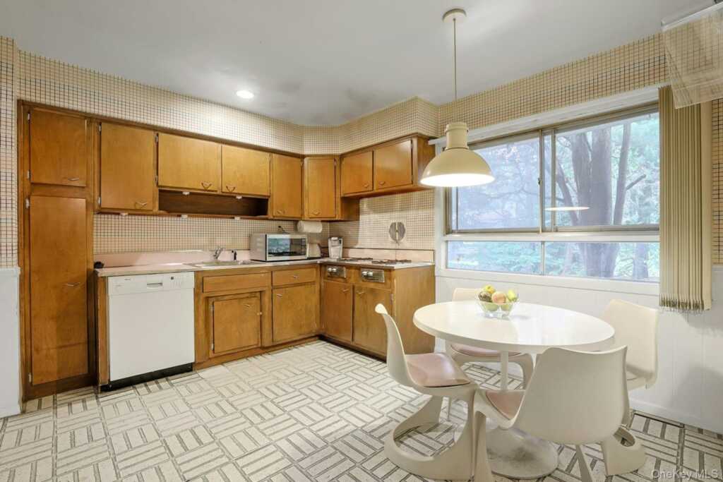 129 Hillandale Drive, New Rochelle, NY 10804 - Photo 13 of 30