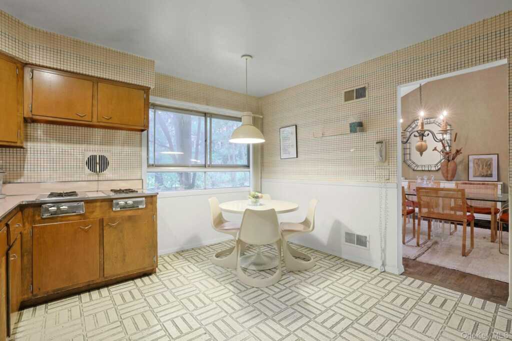 129 Hillandale Drive, New Rochelle, NY 10804 - Photo 14 of 30