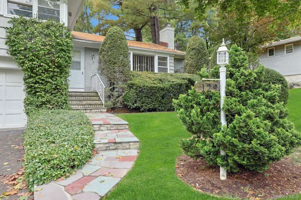 129 Hillandale Drive, New Rochelle, NY 10804 - Photo 4 of 30