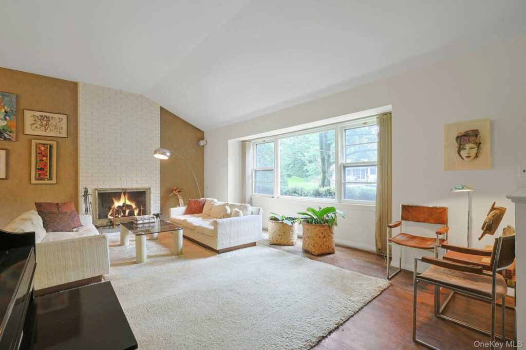 129 Hillandale Drive, New Rochelle, NY 10804 - Photo 7 of 30