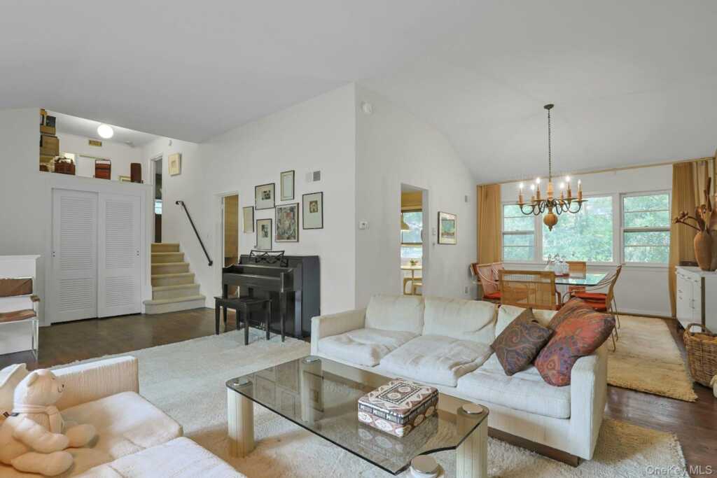 129 Hillandale Drive, New Rochelle, NY 10804 - Photo 9 of 30