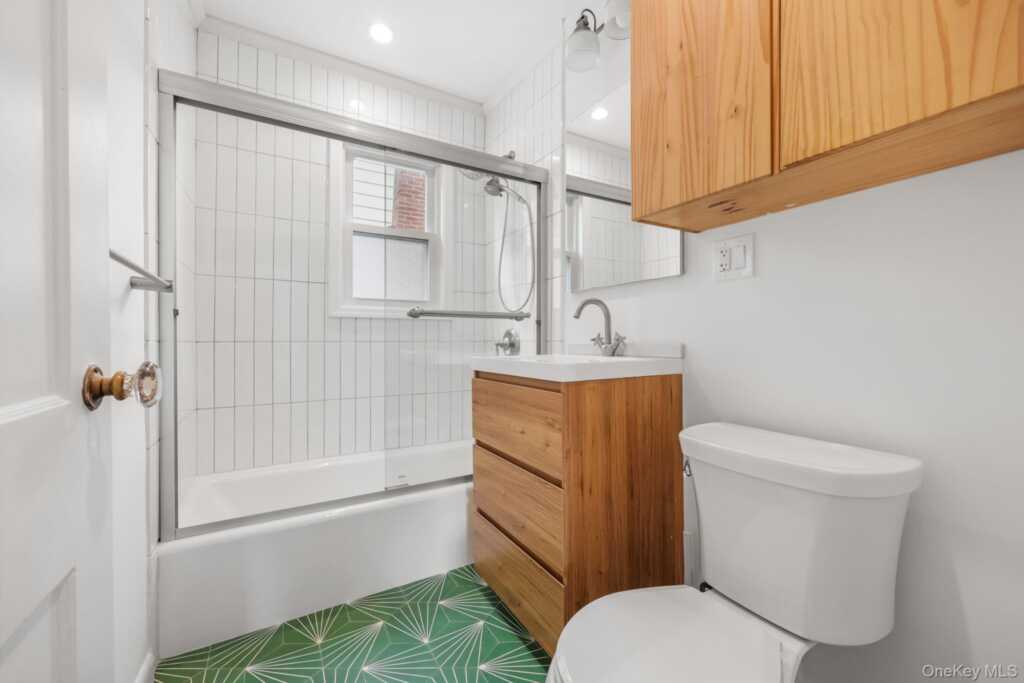 44 Rhodes Street, New Rochelle, NY 10801 - Photo 12 of 27