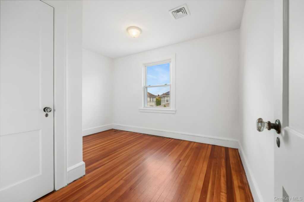 44 Rhodes Street, New Rochelle, NY 10801 - Photo 15 of 27