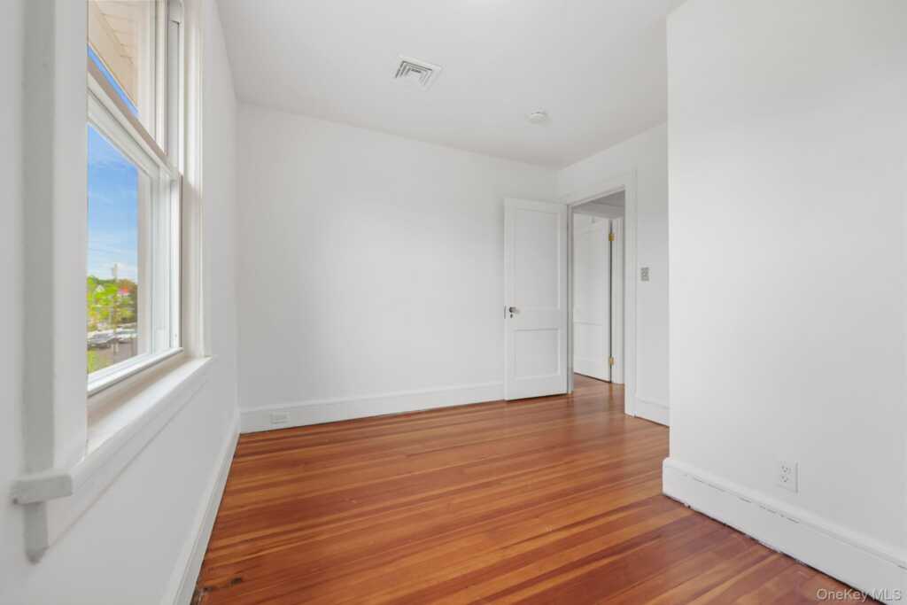 44 Rhodes Street, New Rochelle, NY 10801 - Photo 16 of 27