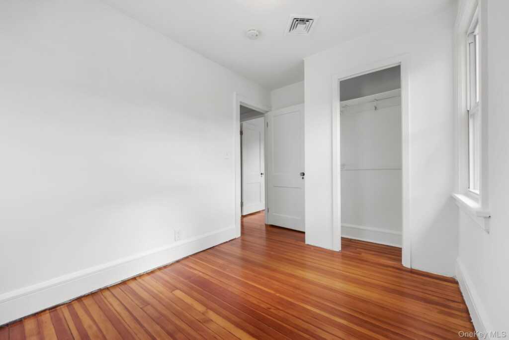 44 Rhodes Street, New Rochelle, NY 10801 - Photo 18 of 27