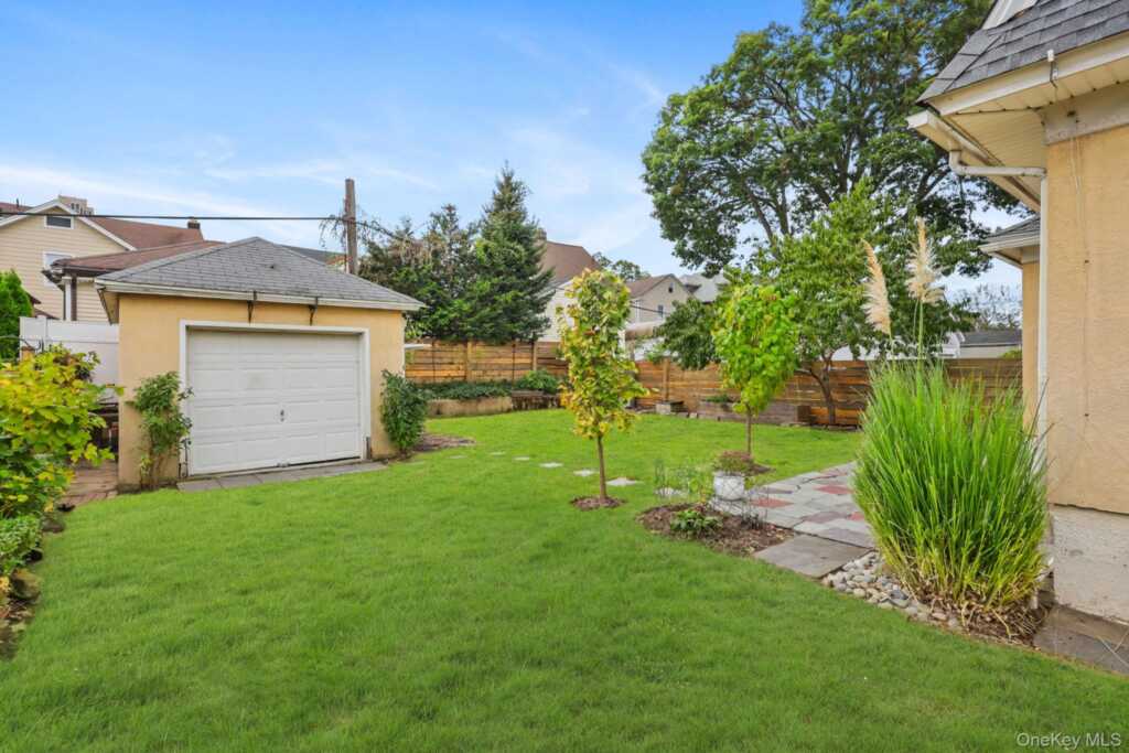 44 Rhodes Street, New Rochelle, NY 10801 - Photo 23 of 27